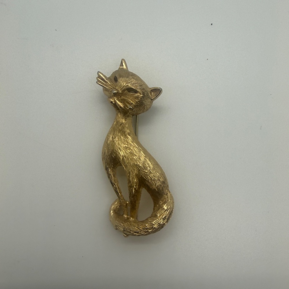 Monet Gold Tone Sitting Cat Brooch